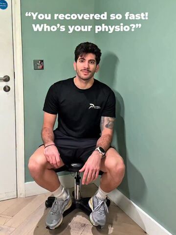 All physios at Physio Athletic keep a pair of shades in our pocket for very moments like this! It happens on a regular basis 🤣 If you want help with your injury, get yourself booked in via our websit…